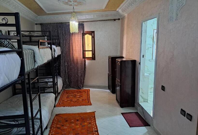 هاستل Mira Guest House