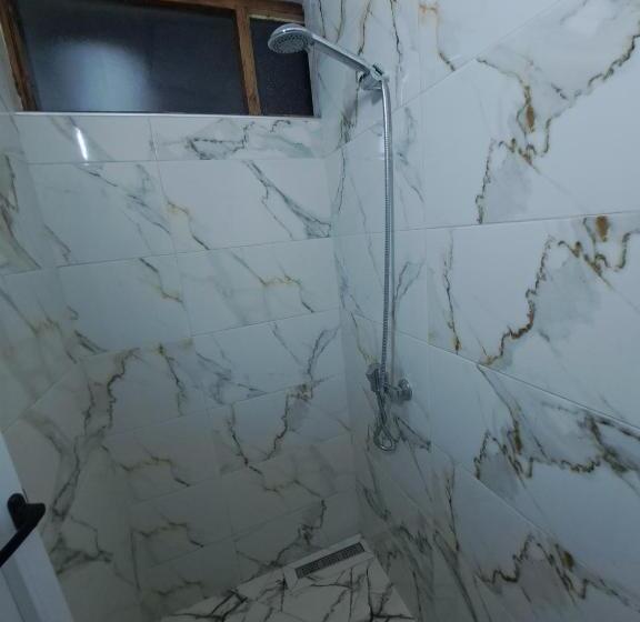 هاستل Mira Guest House