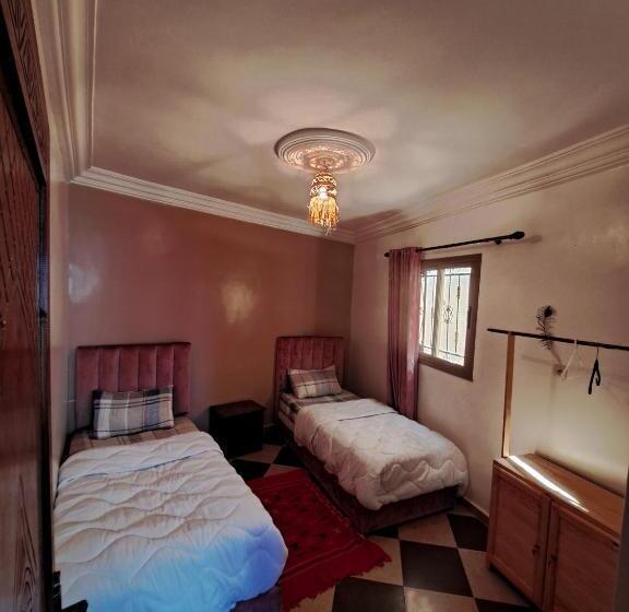 هاستل Mira Guest House