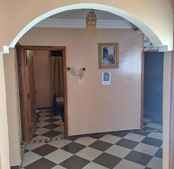 هاستل Mira Guest House