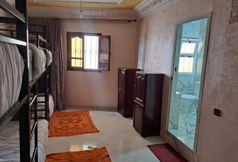 هاستل Mira Guest House