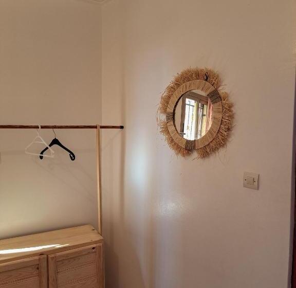 هاستل Mira Guest House