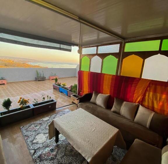 هاستل Mira Guest House