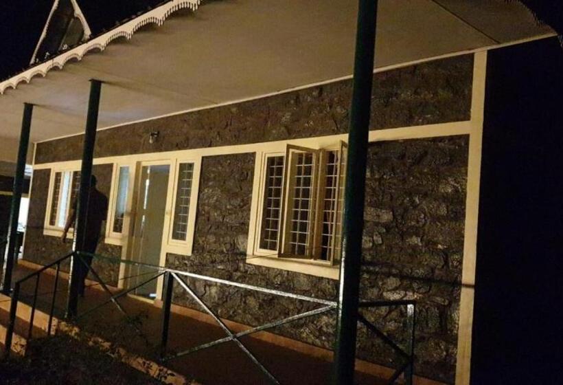 Hostel Vagamon 4 Large Family Rooms & 20 Bunk Beds Apartment 812 983 5682