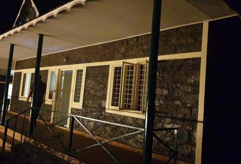 Hostel Vagamon 4 Large Family Rooms & 20 Bunk Beds Apartment 812 983 5682