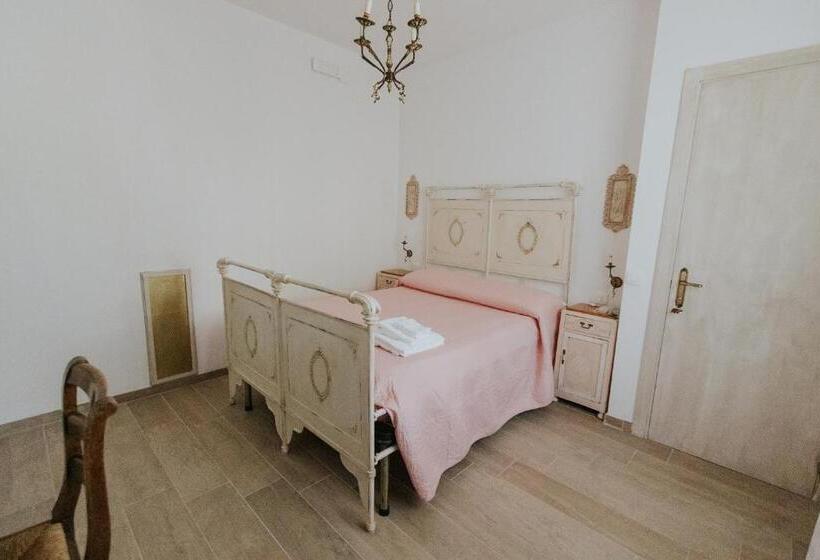 تختخواب و صبحانه La Tana Dei Tassi