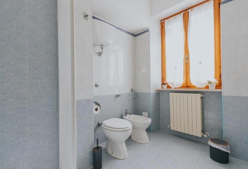 تختخواب و صبحانه La Tana Dei Tassi