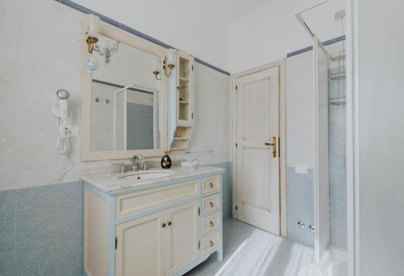 تختخواب و صبحانه La Tana Dei Tassi