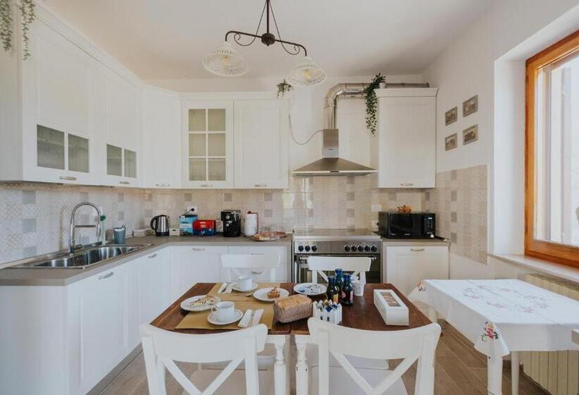 تختخواب و صبحانه La Tana Dei Tassi