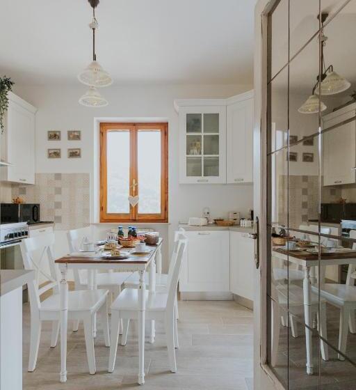 تختخواب و صبحانه La Tana Dei Tassi