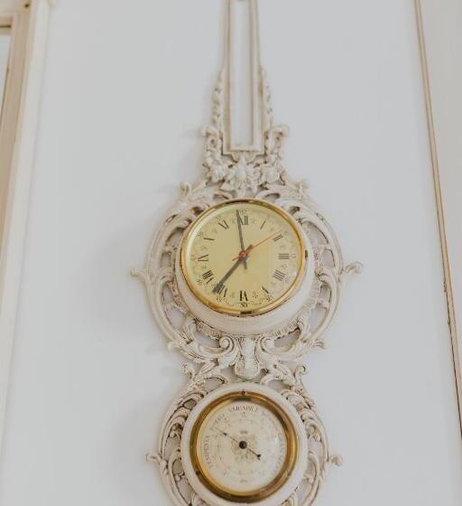 تختخواب و صبحانه La Tana Dei Tassi