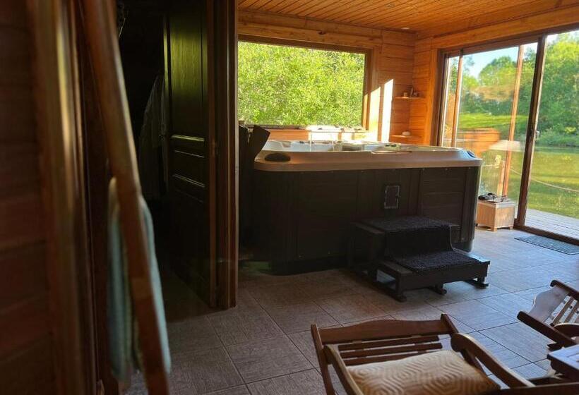 مبيت وإفطار Le Domaine De La Vergnolle