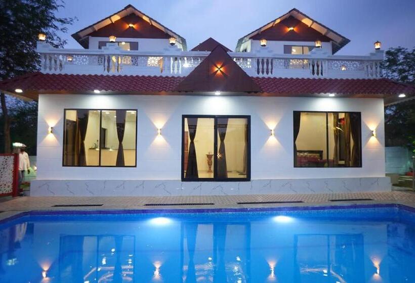 Отель A To Z Farmhouse