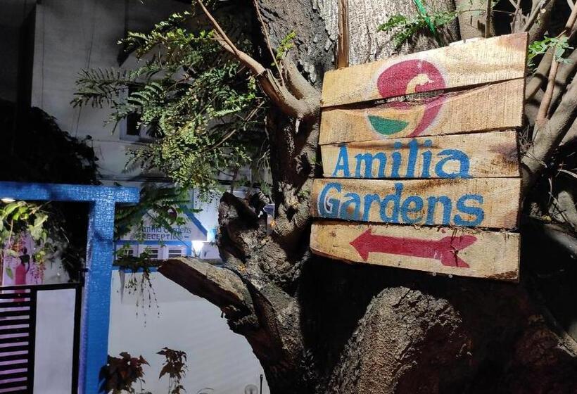 בית מלון כפרי Adh Amilya Gerdens