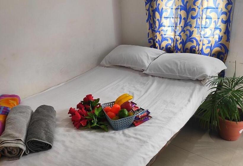 בית מלון כפרי Adh Amilya Gerdens