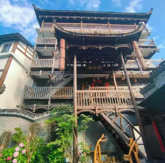 فندق Butterfly Flowers Inn  One Way Free Pick Up From Airport Over 2 Nights