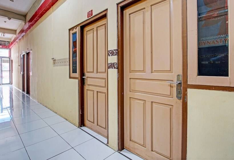 Отель Capital O 93361 Dynasty Inn Syariah