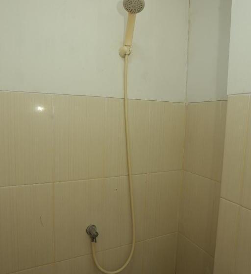 호텔 Capital O 93372 Aurora Residence