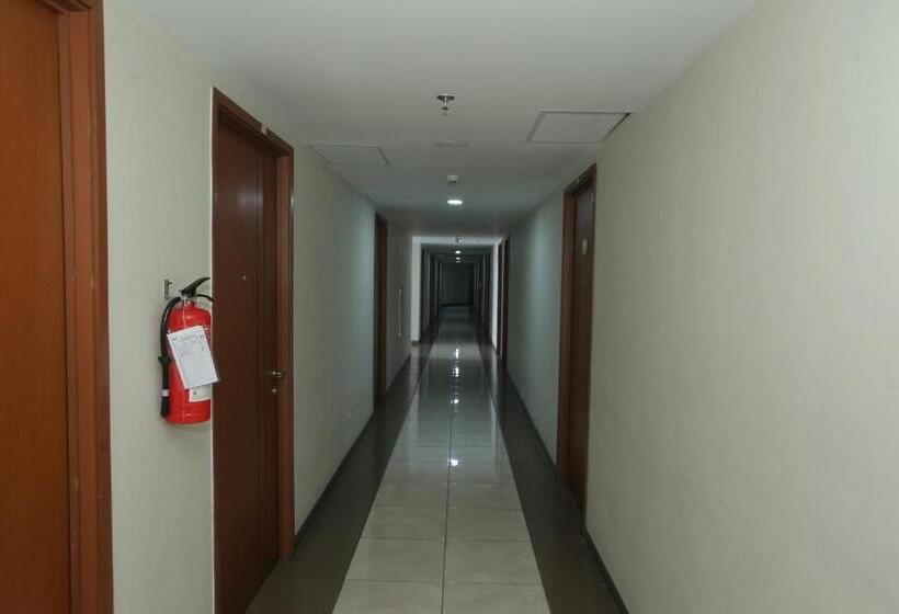 호텔 Capital O 93372 Aurora Residence