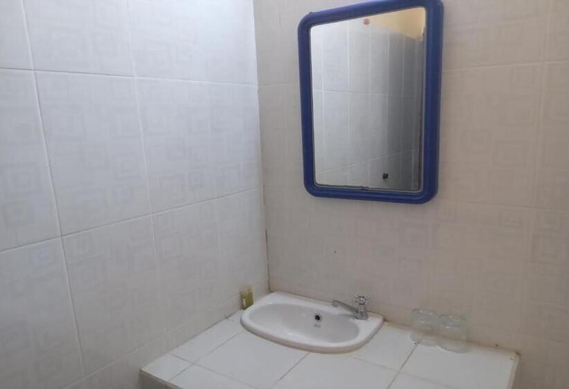 فندق Capital O 93391 Golden Manggis