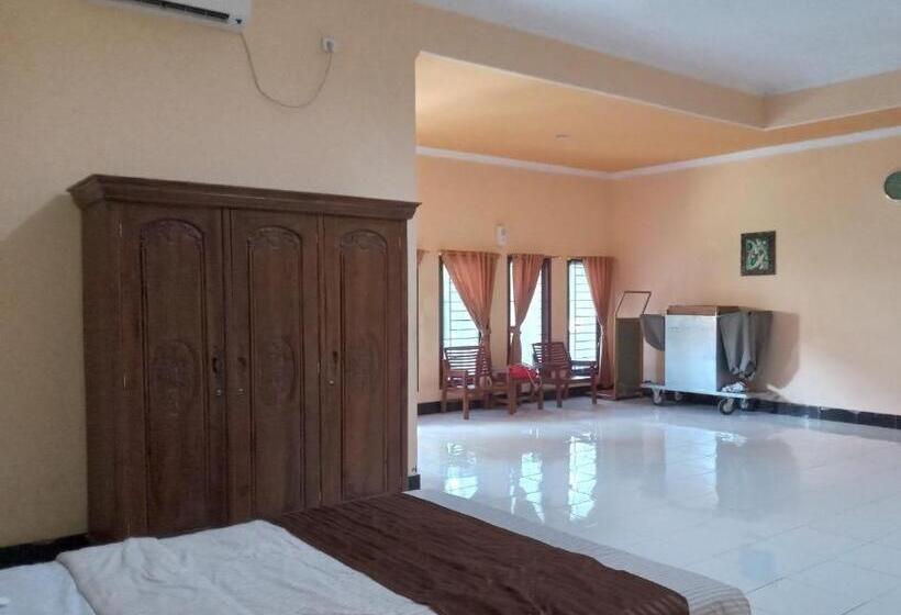 בית מלון כפרי Capital O 93391 Golden Manggis