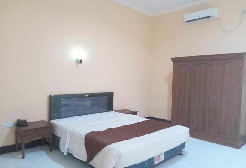 בית מלון כפרי Capital O 93391 Golden Manggis