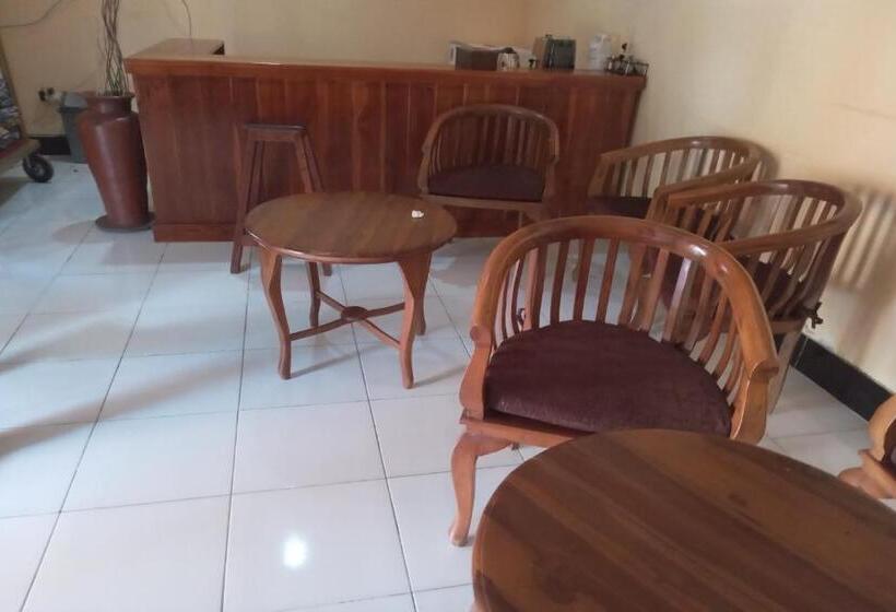 בית מלון כפרי Capital O 93391 Golden Manggis