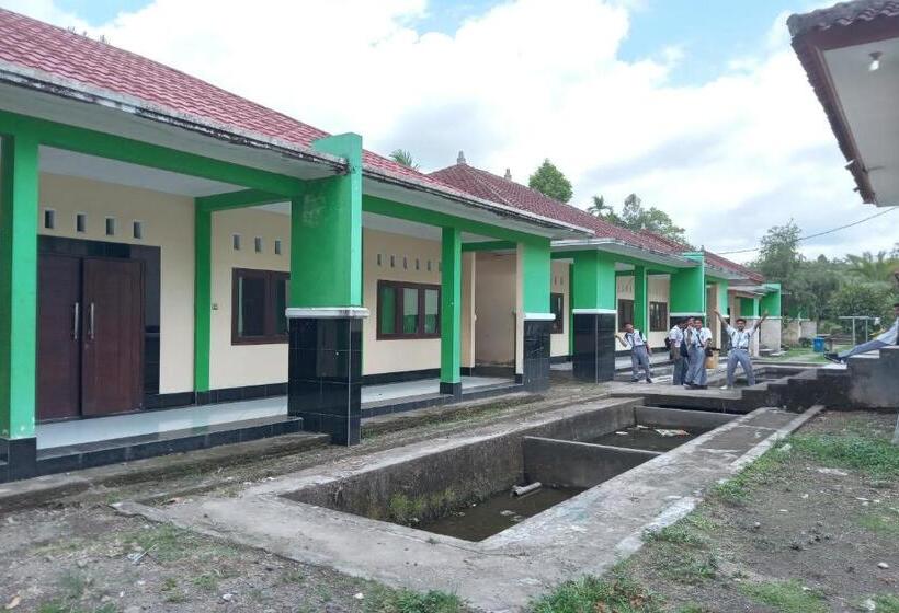 בית מלון כפרי Capital O 93391 Golden Manggis