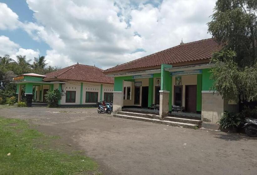 בית מלון כפרי Capital O 93391 Golden Manggis