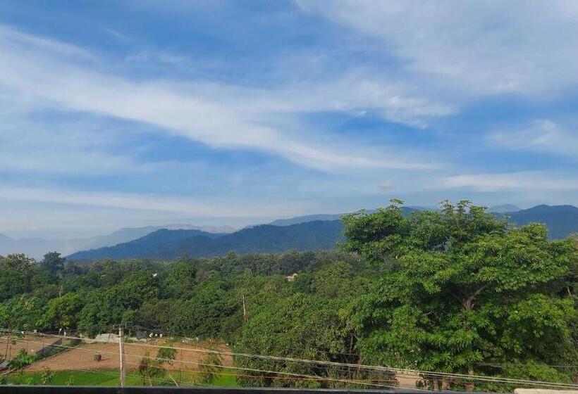 호텔 Collection O Wave Family Restaurant And Guest House