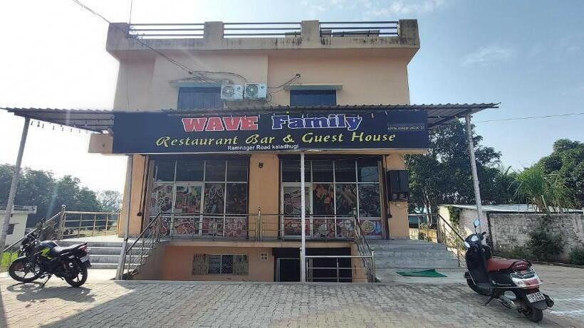 호텔 Collection O Wave Family Restaurant And Guest House