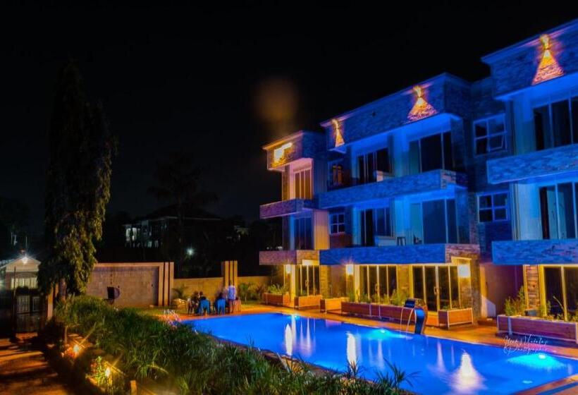 هتل Deluxe 10  Jinja Pool Apartments