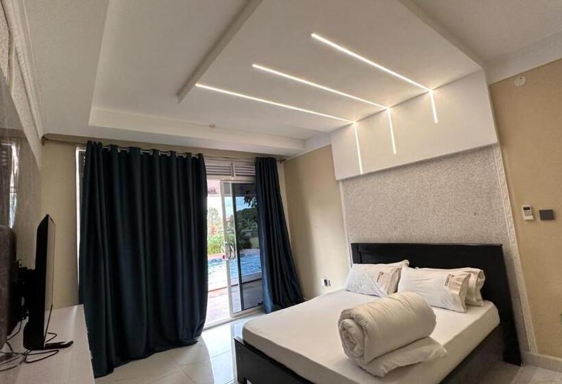 هتل Deluxe 10  Jinja Pool Apartments