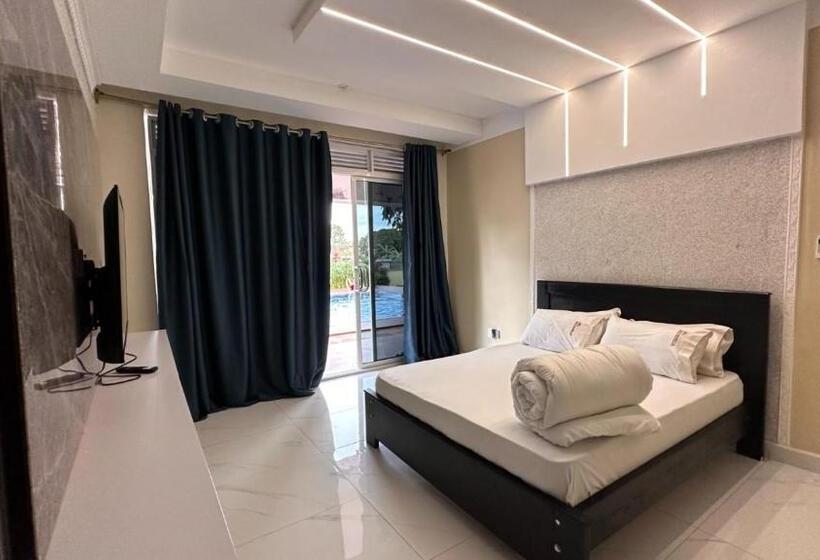هتل Deluxe 10  Jinja Pool Apartments