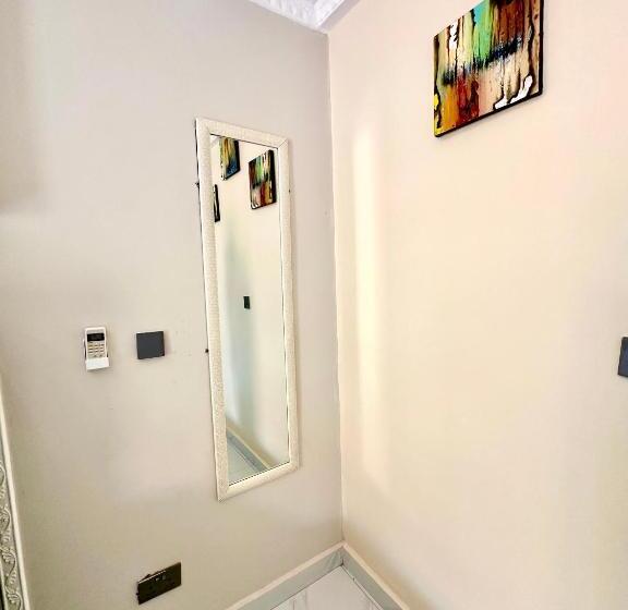 هتل Deluxe 11  Jinja Pool Apartments