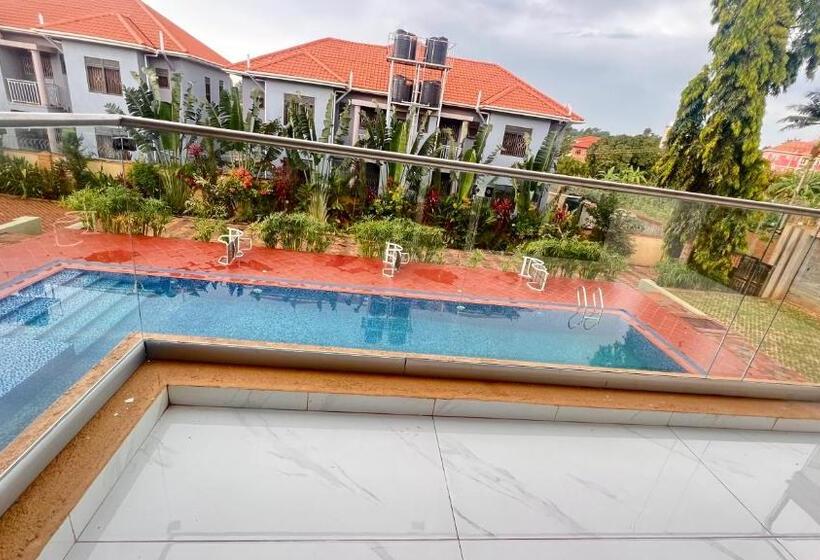 هتل Deluxe 13  Jinja Pool Apartment