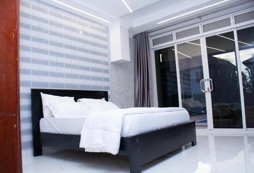 هتل Deluxe 15  Jinja Pool Apartments