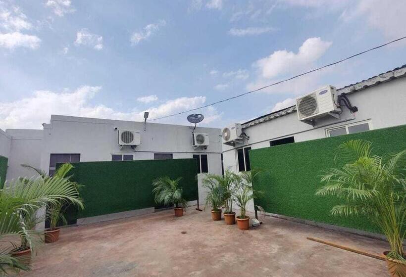 בית מלון כפרי Flagship Sunshine Lodge