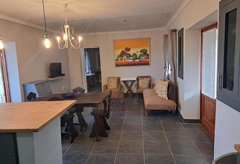 هتل G.v Guestlodge