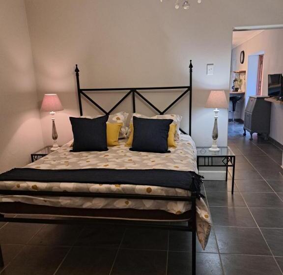 هتل G.v Guestlodge