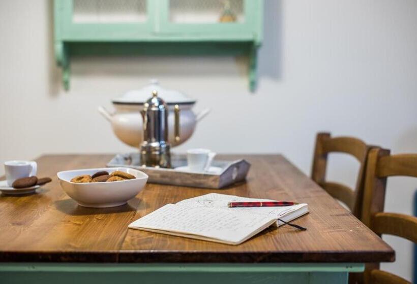 Отель Lo Ziro   Agriturismo La Roverella