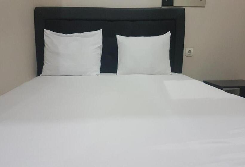Otel Oyo 93360 Wisma Subur