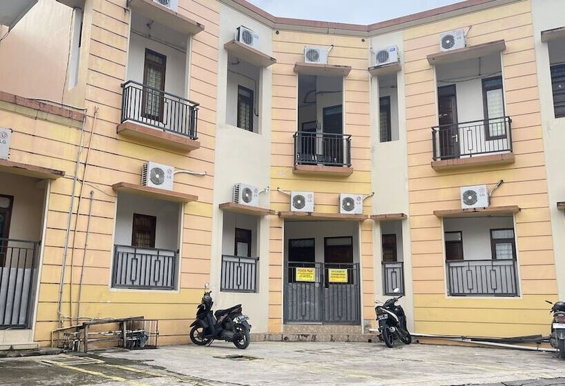 هتل Oyo 93380 Penginapan Mangkoe Barokah