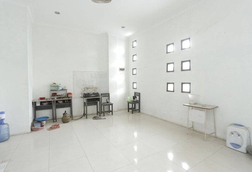 ホテル Oyo 93380 Penginapan Mangkoe Barokah