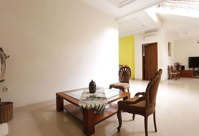 ホテル Oyo 93380 Penginapan Mangkoe Barokah