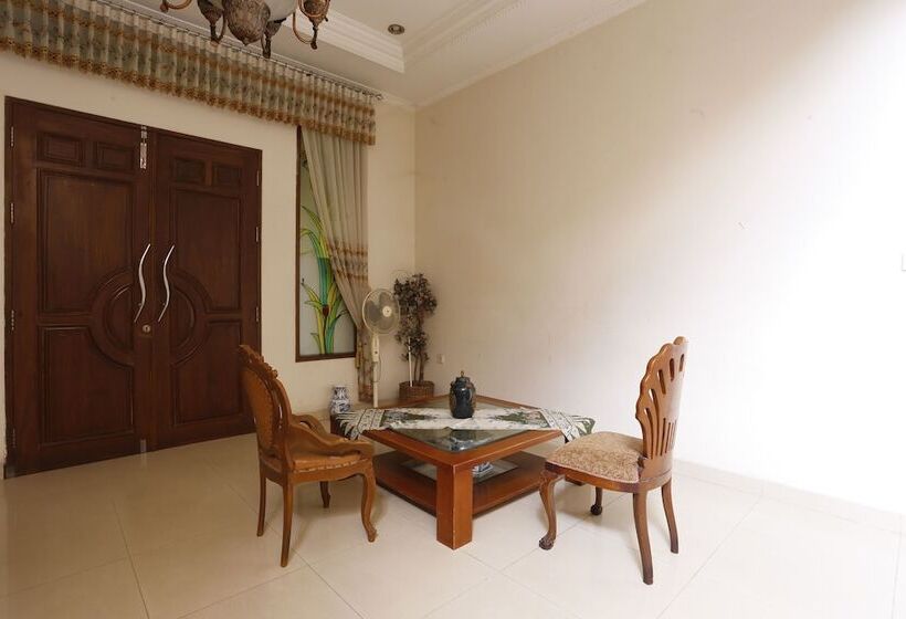 ホテル Oyo 93380 Penginapan Mangkoe Barokah