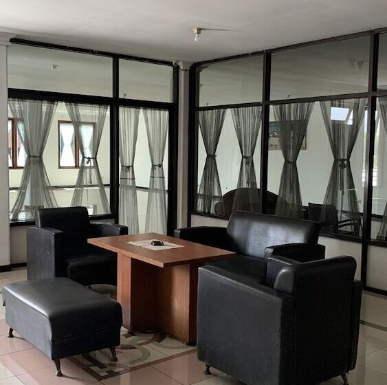 ホテル Oyo 93380 Penginapan Mangkoe Barokah