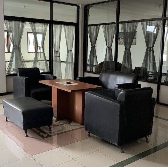 ホテル Oyo 93380 Penginapan Mangkoe Barokah