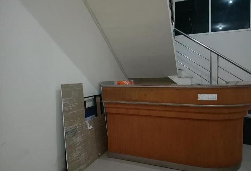 فندق Oyo 93388 Enjoy Homestay & Cafe