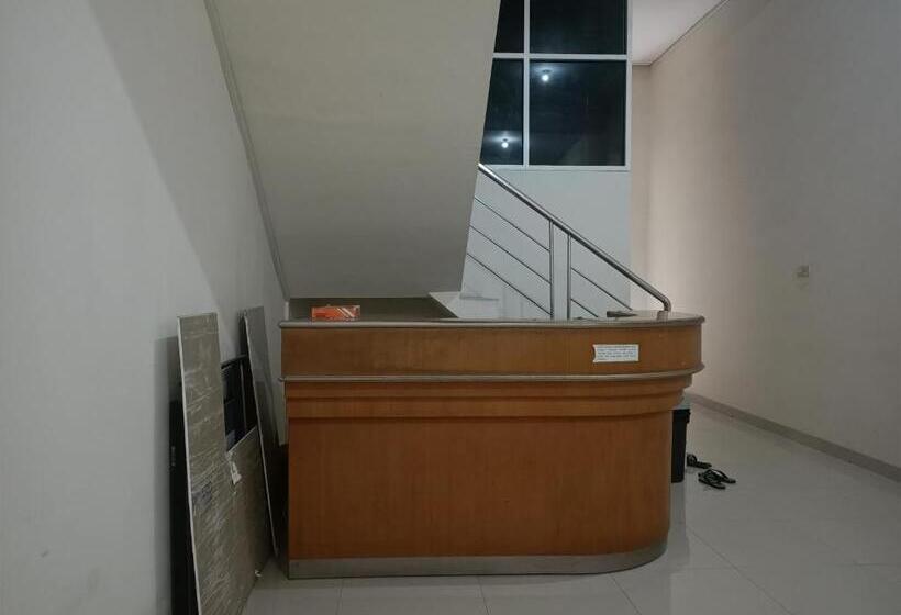 فندق Oyo 93388 Enjoy Homestay & Cafe